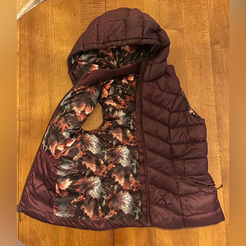 oiselle Deep Plum Quilted Hooded Vest with Floral Lining - Picture 2 of 4
